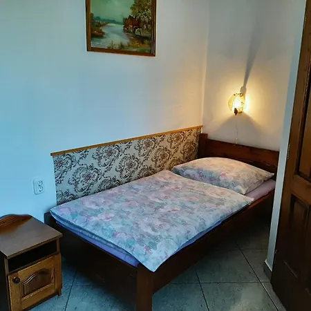 32 Foes Apartment